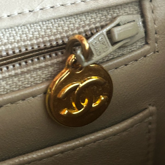 Chanel Vintage Mademoiselle - Picture 15 of 16